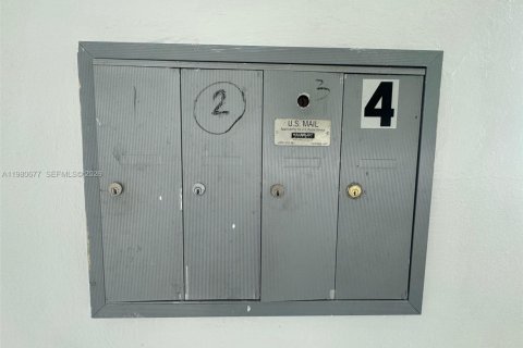 Propiedad comercial en venta en Miami Beach, Florida, 324.97 m2 № 2043906 - foto 19