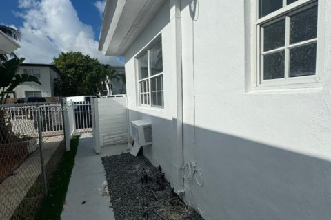 Propiedad comercial en venta en Miami Beach, Florida, 324.97 m2 № 2043906 - foto 14