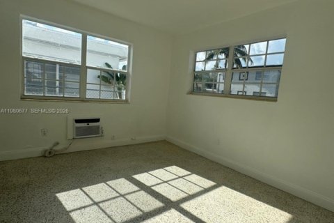 Propiedad comercial en venta en Miami Beach, Florida, 324.97 m2 № 2043906 - foto 10