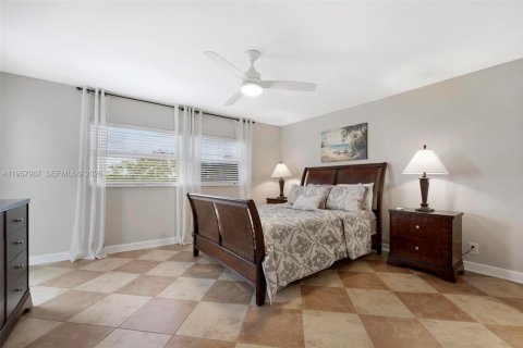 Condo in Hallandale Beach, Florida, 2 bedrooms  № 2019643 - photo 7