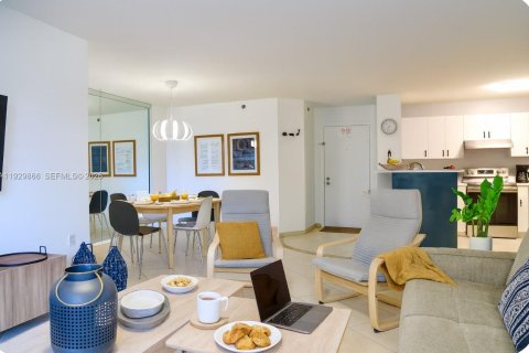 Condominio en alquiler en Aventura, Florida, 2 dormitorios, 102.19 m2 № 2088631 - foto 9