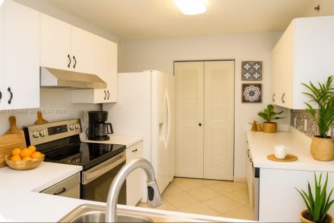 Condominio en alquiler en Aventura, Florida, 2 dormitorios, 102.19 m2 № 2088631 - foto 4