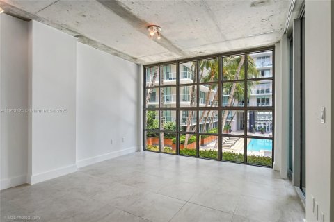 Condo in Miami, Florida, 1 bedroom  № 1964198 - photo 11