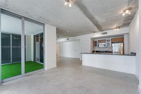 Condo in Miami, Florida, 1 bedroom  № 1964198 - photo 6