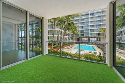 Condo in Miami, Florida, 1 bedroom  № 1964198 - photo 12