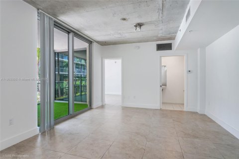 Condo in Miami, Florida, 1 bedroom  № 1964198 - photo 15