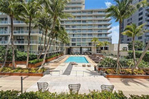 Condo in Miami, Florida, 1 bedroom  № 1964198 - photo 4