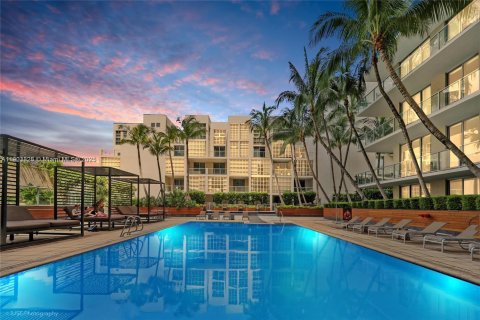 Condo in Miami, Florida, 1 bedroom  № 1964198 - photo 25