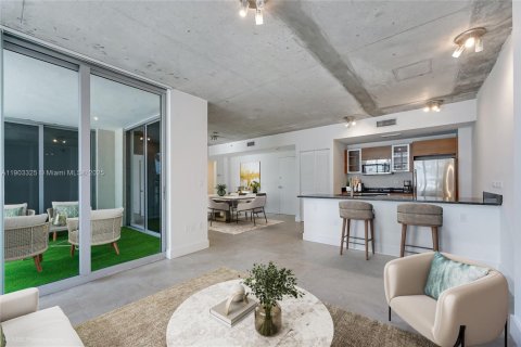 Condo in Miami, Florida, 1 bedroom  № 1964198 - photo 5