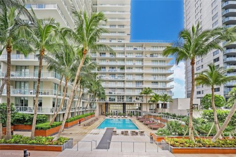 Condo in Miami, Florida, 1 bedroom  № 1964198 - photo 18