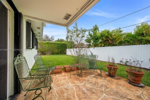 Villa ou maison à vendre à Miami, Floride: 5 chambres, 165.92 m2 № 2004689 - photo 19