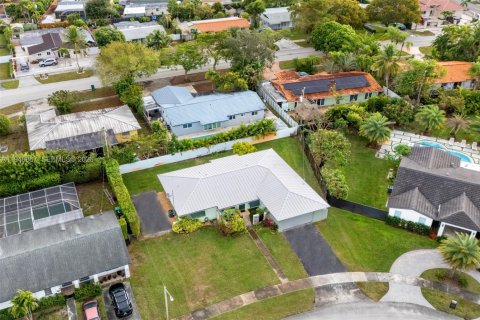 Villa ou maison à vendre à Miami, Floride: 5 chambres, 165.92 m2 № 2004689 - photo 22