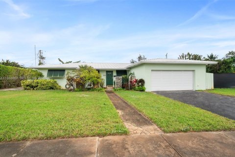 Villa ou maison à vendre à Miami, Floride: 5 chambres, 165.92 m2 № 2004689 - photo 2