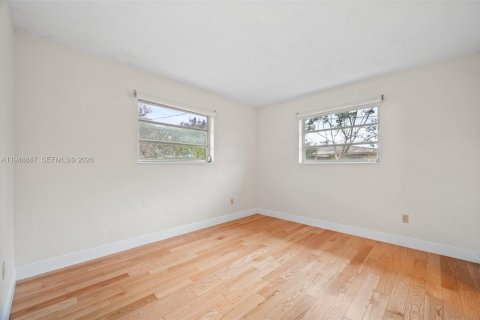 Villa ou maison à vendre à Miami, Floride: 5 chambres, 165.92 m2 № 2004689 - photo 13