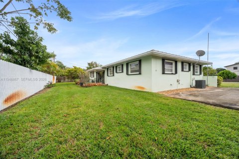 Villa ou maison à vendre à Miami, Floride: 5 chambres, 165.92 m2 № 2004689 - photo 20