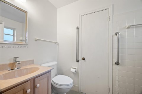 Villa ou maison à vendre à Miami, Floride: 5 chambres, 165.92 m2 № 2004689 - photo 15