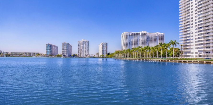 Condominio en Aventura, Florida, 2 dormitorios  № 2085949