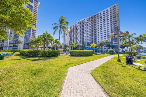 Condominio en alquiler en Aventura, Florida, 2 dormitorios, 96.9 m2 № 2085949 - foto 24