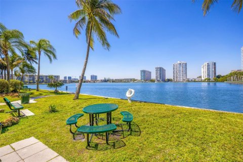 Condominio en alquiler en Aventura, Florida, 2 dormitorios, 96.9 m2 № 2085949 - foto 25