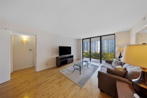 Condominio en alquiler en Aventura, Florida, 2 dormitorios, 96.9 m2 № 2085949 - foto 5