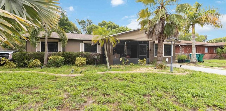 House in Winter Springs, Florida 4 bedrooms, 184.23 sq.m. № 1899349