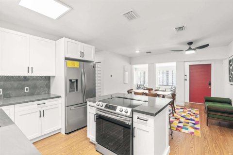 Villa ou maison à vendre à Miami, Floride: 3 chambres, 121.61 m2 № 2289111 - photo 4