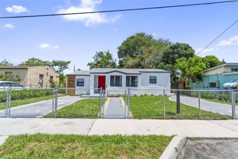 Villa ou maison à vendre à Miami, Floride: 3 chambres, 121.61 m2 № 2289111 - photo 19