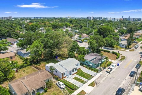 Villa ou maison à vendre à Miami, Floride: 3 chambres, 121.61 m2 № 2289111 - photo 23