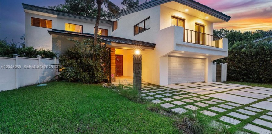 Villa ou maison à Miami Shores, Floride 3 chambres, 275.64 m2 № 2250445