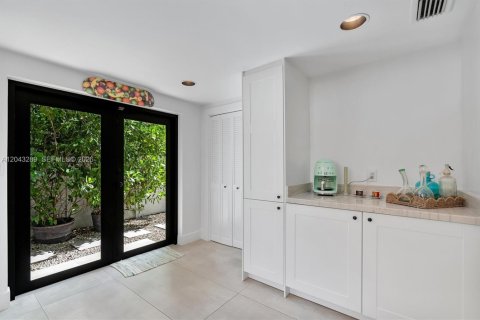 Villa ou maison à vendre à Miami Shores, Floride: 3 chambres, 275.64 m2 № 2250445 - photo 28
