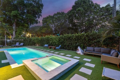 Villa ou maison à vendre à Miami Shores, Floride: 3 chambres, 275.64 m2 № 2250445 - photo 4