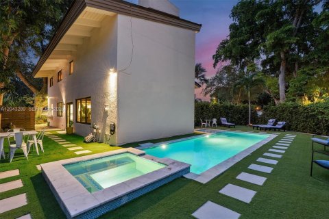 Villa ou maison à vendre à Miami Shores, Floride: 3 chambres, 275.64 m2 № 2250445 - photo 6