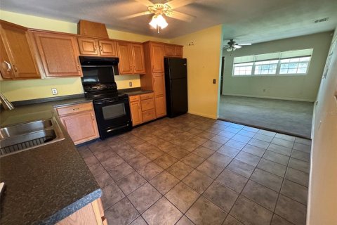 House in Kissimmee, Florida 3 bedrooms, 132.29 sq.m. № 2201073 - photo 14