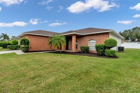 House in Lakeland, Florida 4 bedrooms, 182.09 sq.m. № 1901900 - photo 2