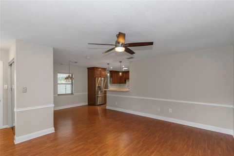 Casa en alquiler en Tampa, Florida, 3 dormitorios, 137.96 m2 № 1878056 - foto 8