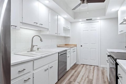 Villa ou maison à vendre à Sarasota, Floride: 2 chambres, 135.27 m2 № 2137179 - photo 5