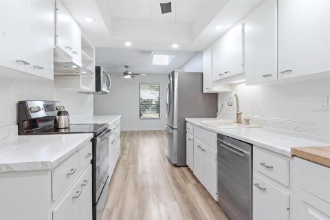 Villa ou maison à vendre à Sarasota, Floride: 2 chambres, 135.27 m2 № 2137179 - photo 4