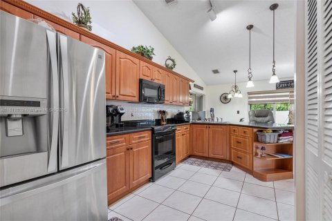 House in Miramar, Florida 4 bedrooms, 151.62 sq.m. № 1836743 - photo 9
