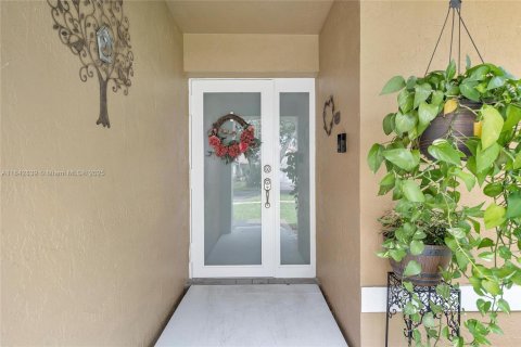 House in Miramar, Florida 4 bedrooms, 151.62 sq.m. № 1836743 - photo 4