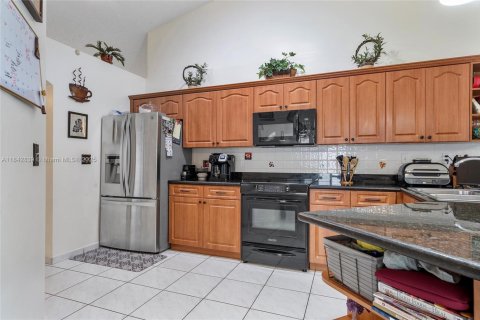 House in Miramar, Florida 4 bedrooms, 151.62 sq.m. № 1836743 - photo 11