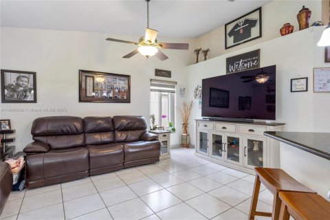 House in Miramar, Florida 4 bedrooms, 151.62 sq.m. № 1836743 - photo 15