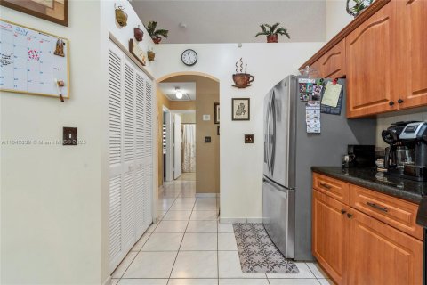 House in Miramar, Florida 4 bedrooms, 151.62 sq.m. № 1836743 - photo 12