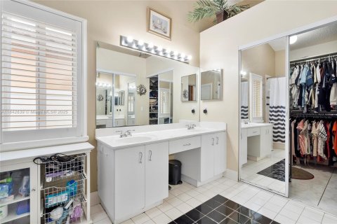 House in Miramar, Florida 4 bedrooms, 151.62 sq.m. № 1836743 - photo 24