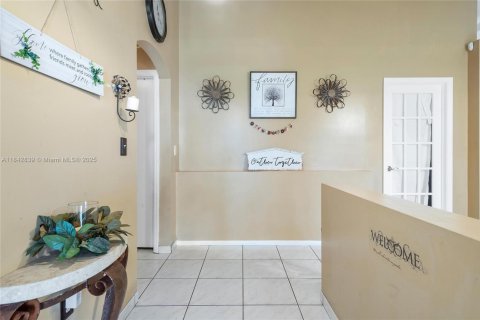 House in Miramar, Florida 4 bedrooms, 151.62 sq.m. № 1836743 - photo 5