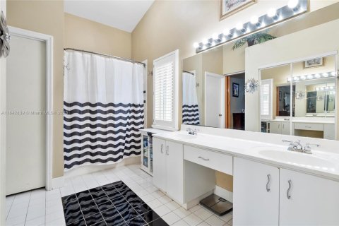 House in Miramar, Florida 4 bedrooms, 151.62 sq.m. № 1836743 - photo 27