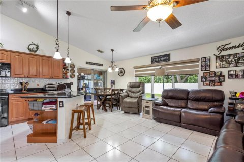 House in Miramar, Florida 4 bedrooms, 151.62 sq.m. № 1836743 - photo 14