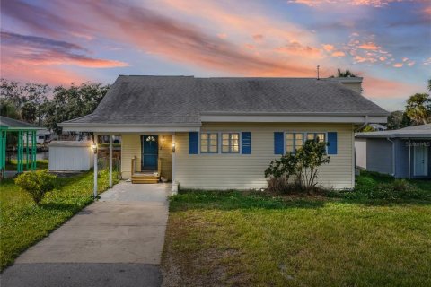 Casa en New Port Richey, Florida 3 dormitorios, 117.06 m2 № 2112995