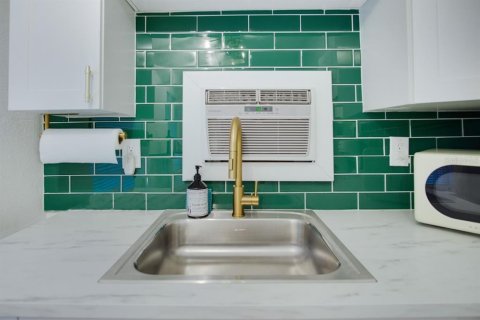 Propiedad comercial en venta en Saint Petersburg, Florida, 5 dormitorios, 272.2 m2 № 1906605 - foto 23
