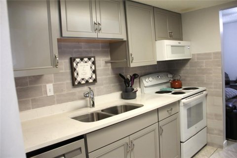 Condominio en venta en Port Charlotte, Florida, 2 dormitorios, 89.19 m2 № 1875974 - foto 2