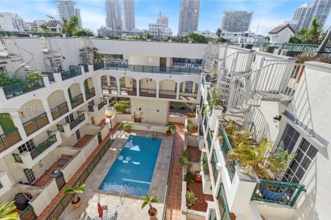 Condominio en Miami Beach, Florida, 2 dormitorios  № 2153176